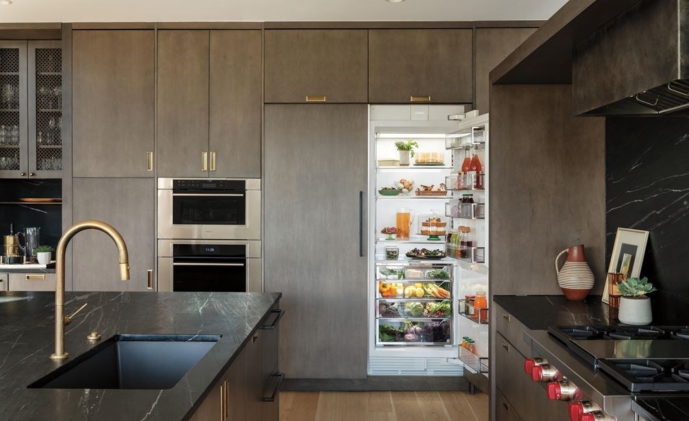 Why Chicago Homeowners Are Choosing Refurbished Sub-Zero, Wolf & Viking Appliances Over New
