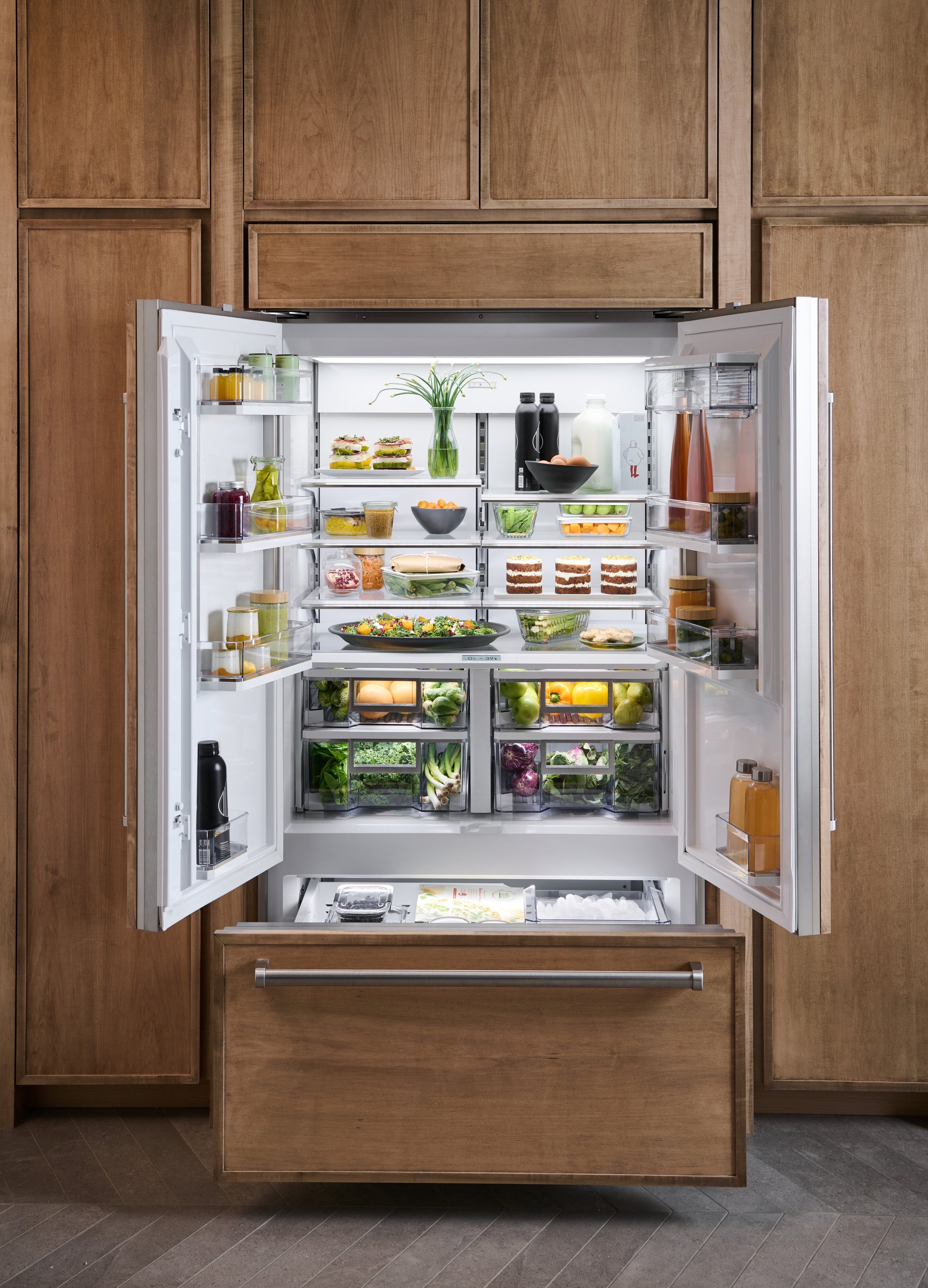 New: Subzero 42" Classic French Door Refrigerator/Freezer Model #: CL4250UFD/S/P