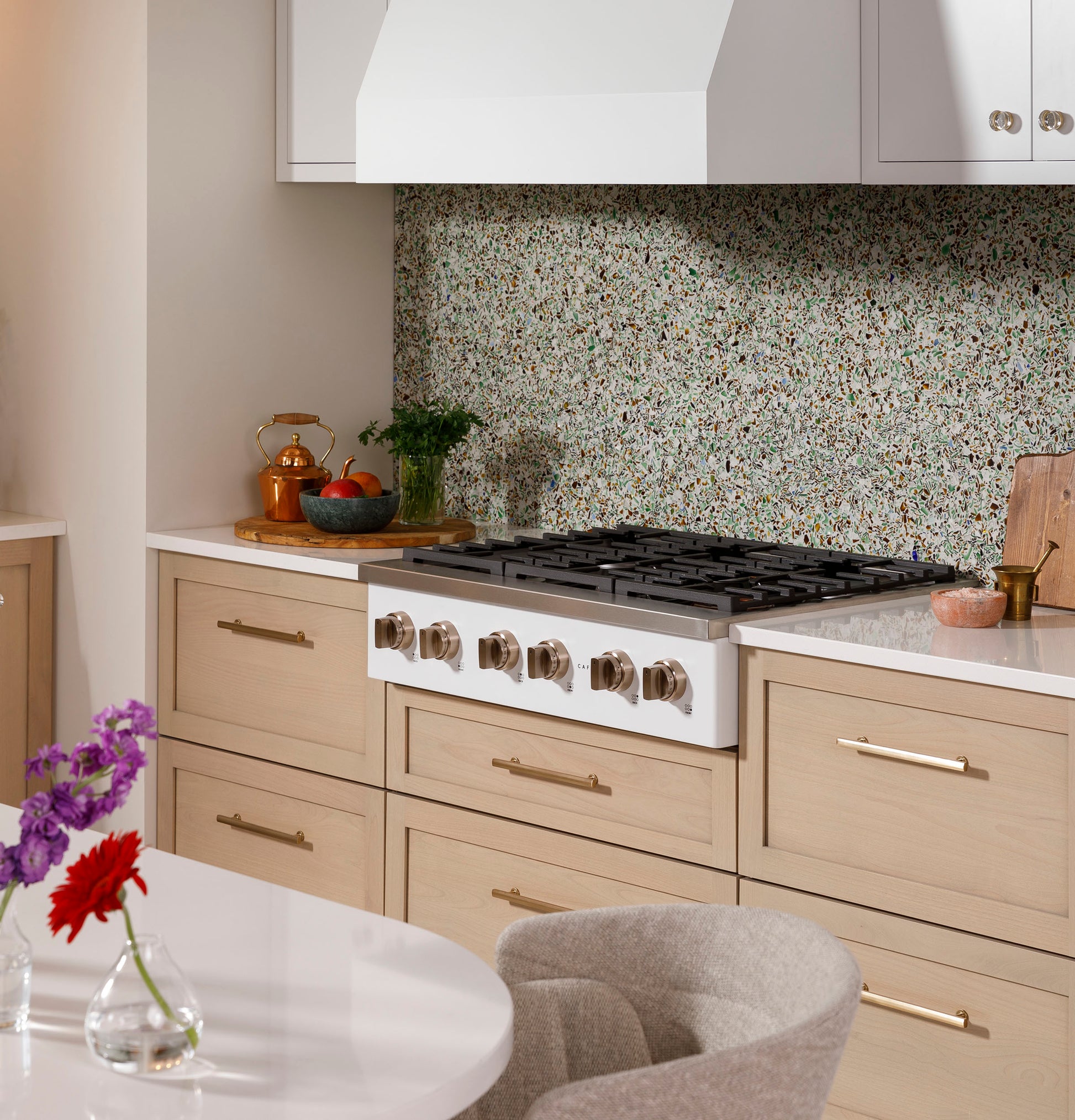 New: CAFÉ™ 36" Commercial-Style Gas Rangetop with 6 Burners (Natural Gas) CAFE Model #CGU366P4TW2